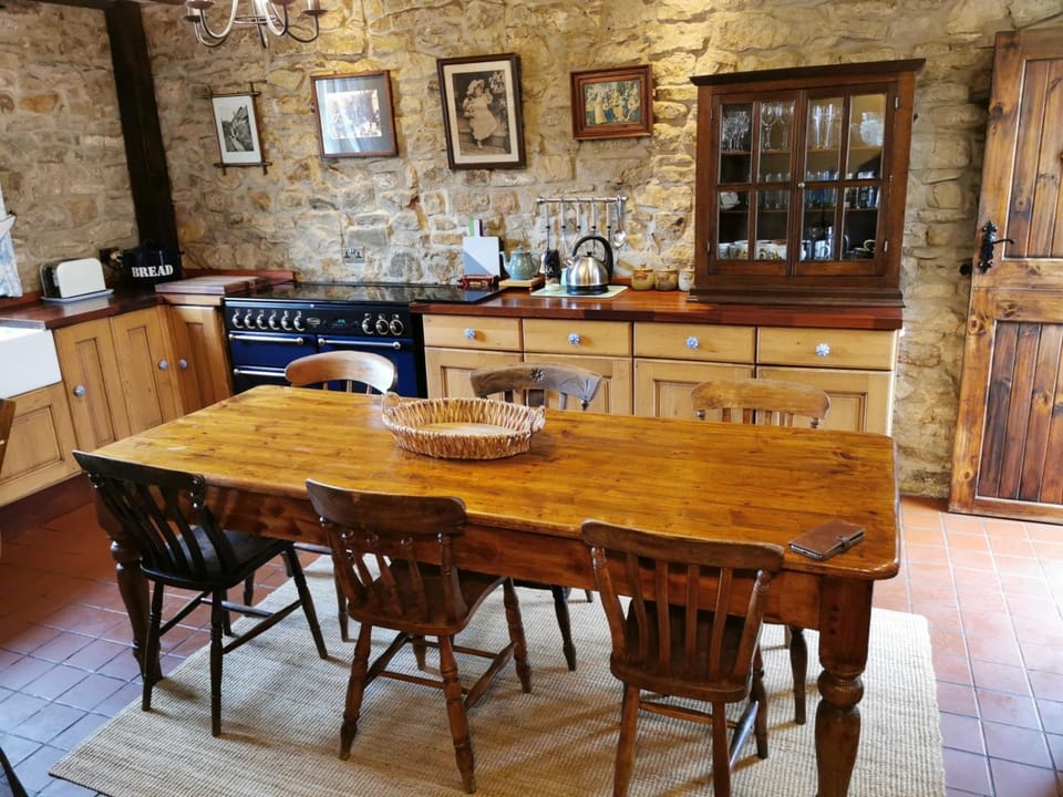 Coffee/tea facilities, Kitchen or kitchenette, Dining area