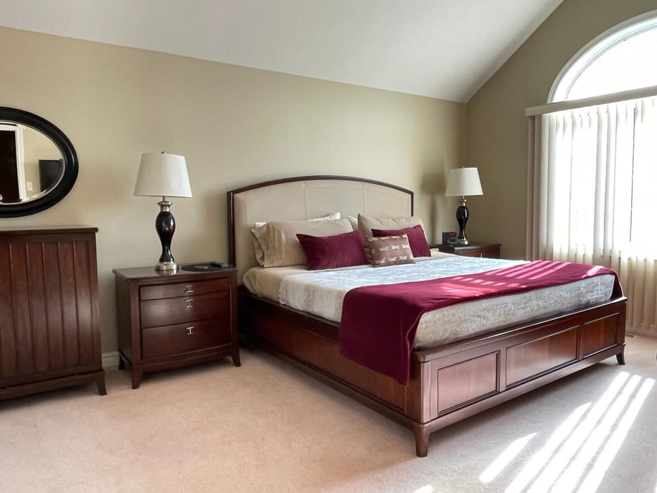 Photo of the whole room, Bedroom