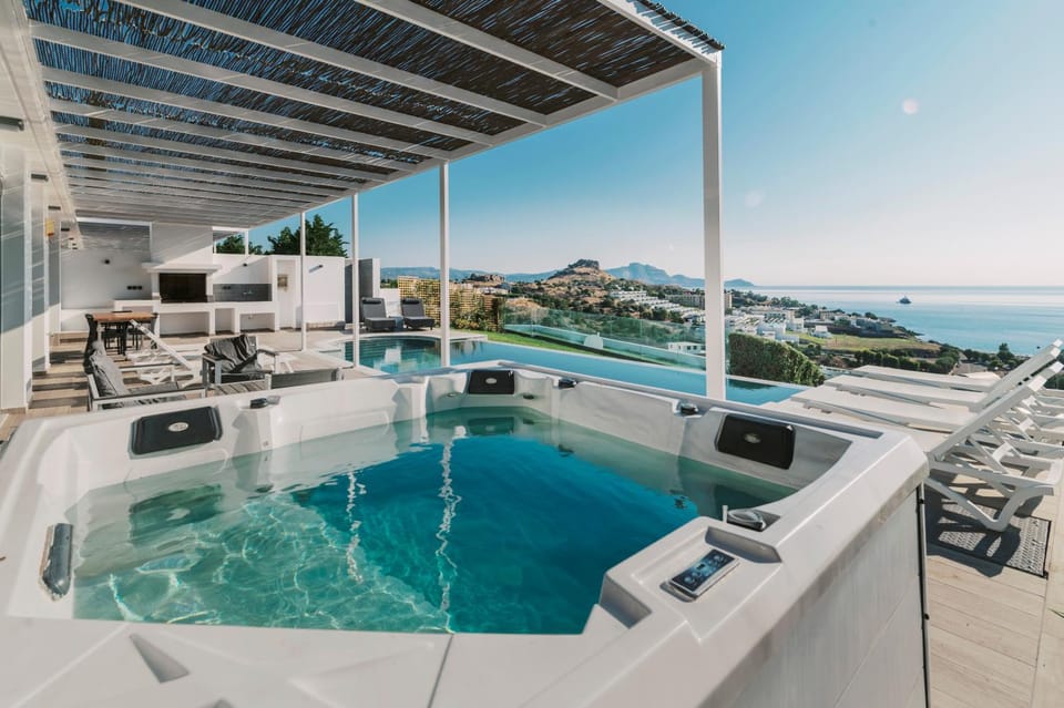 Hot Tub, Swimming pool