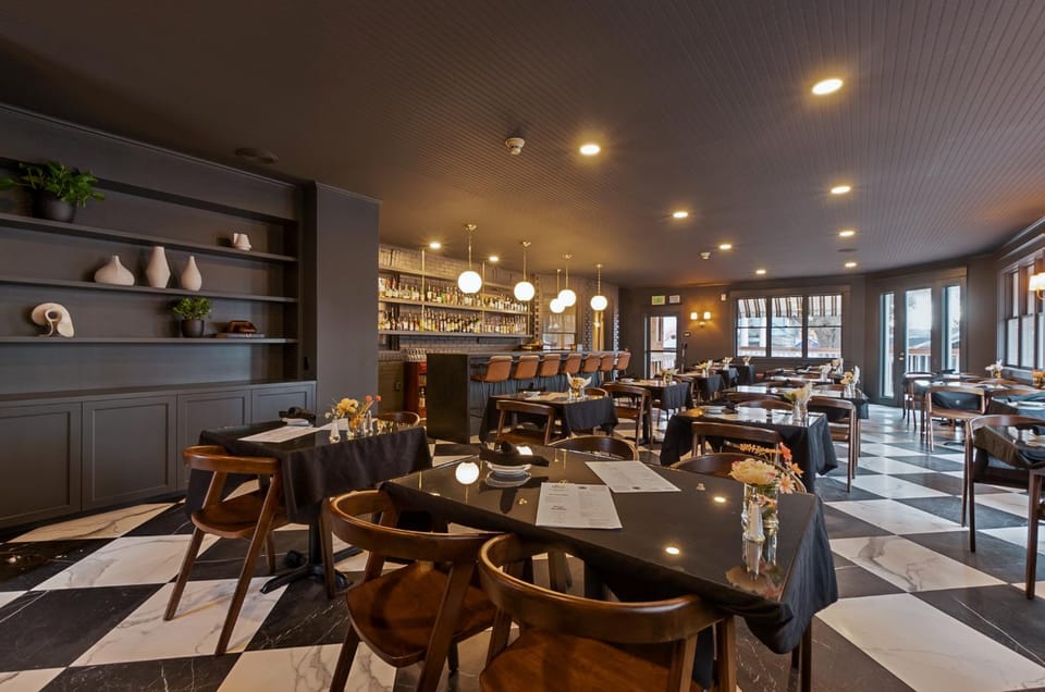 Restaurant/places to eat, Food and drinks