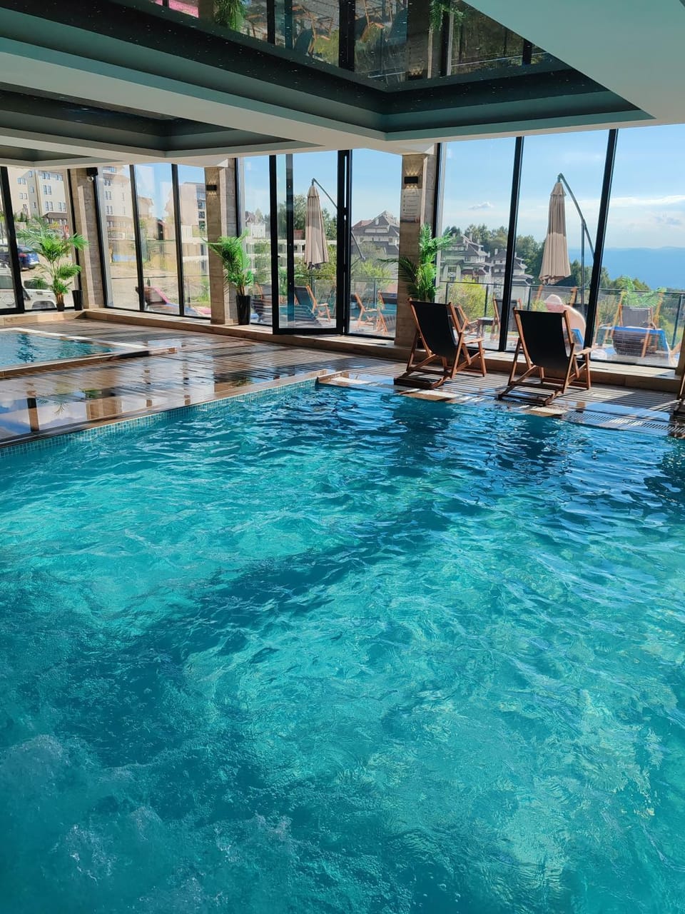 Pool view, Swimming pool, sunbed