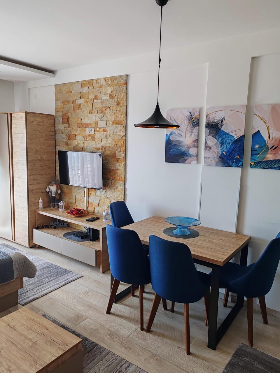 TV and multimedia, Living room, Dining area