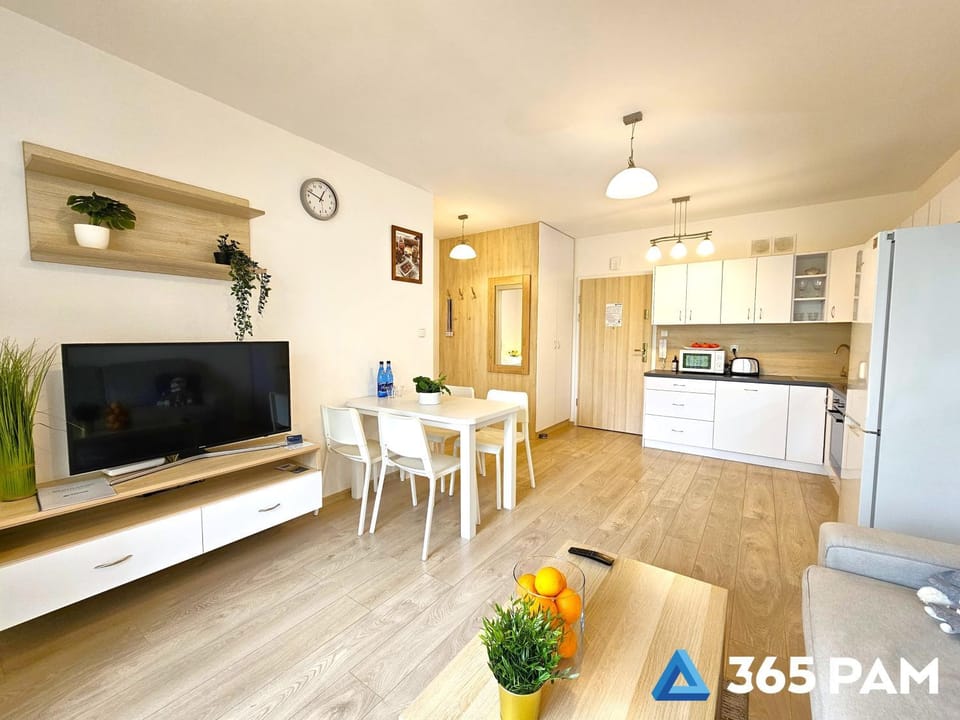 TV and multimedia, Kitchen or kitchenette, Dining area, stove