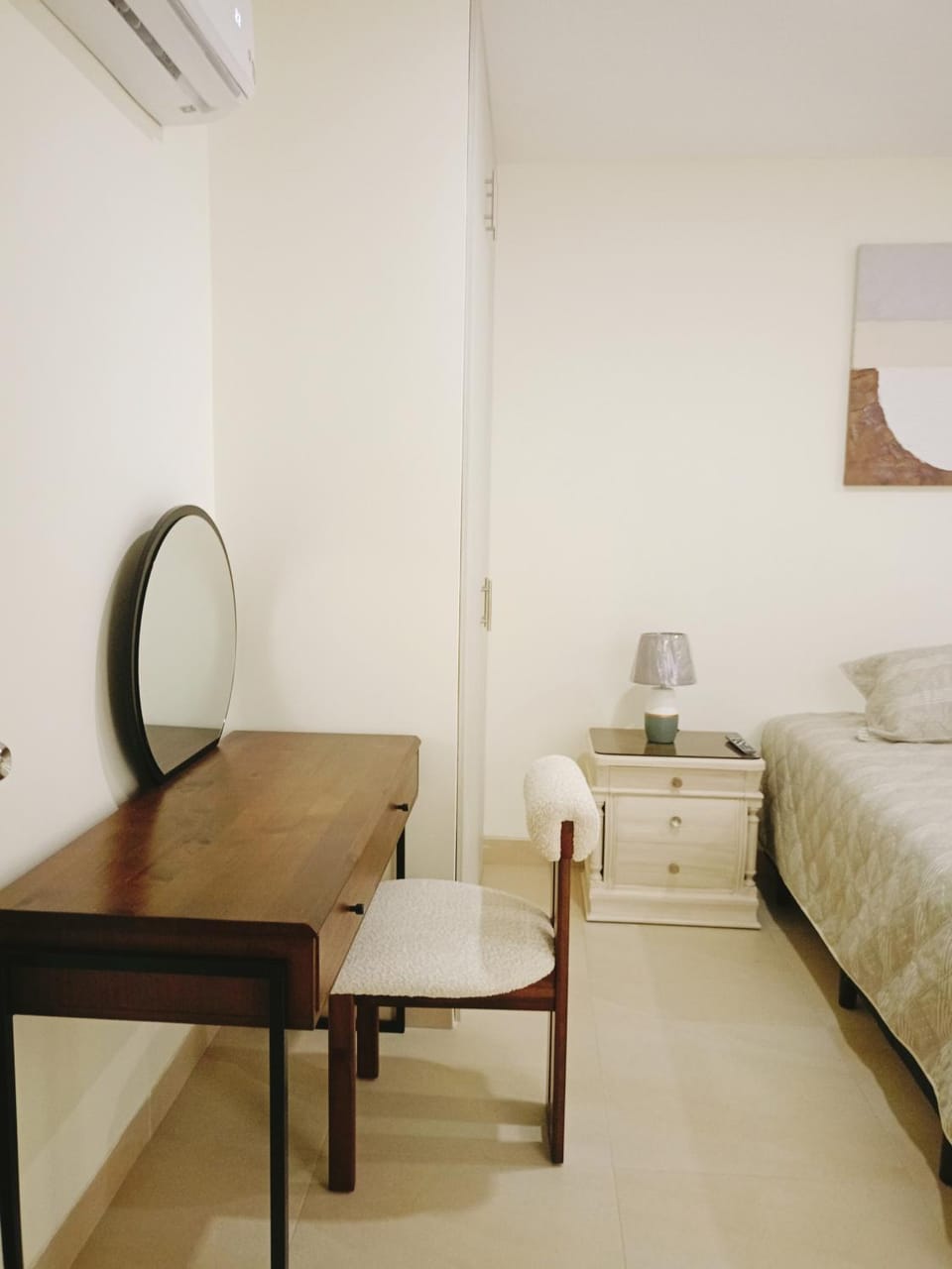 Bed, Bedroom, air conditioner