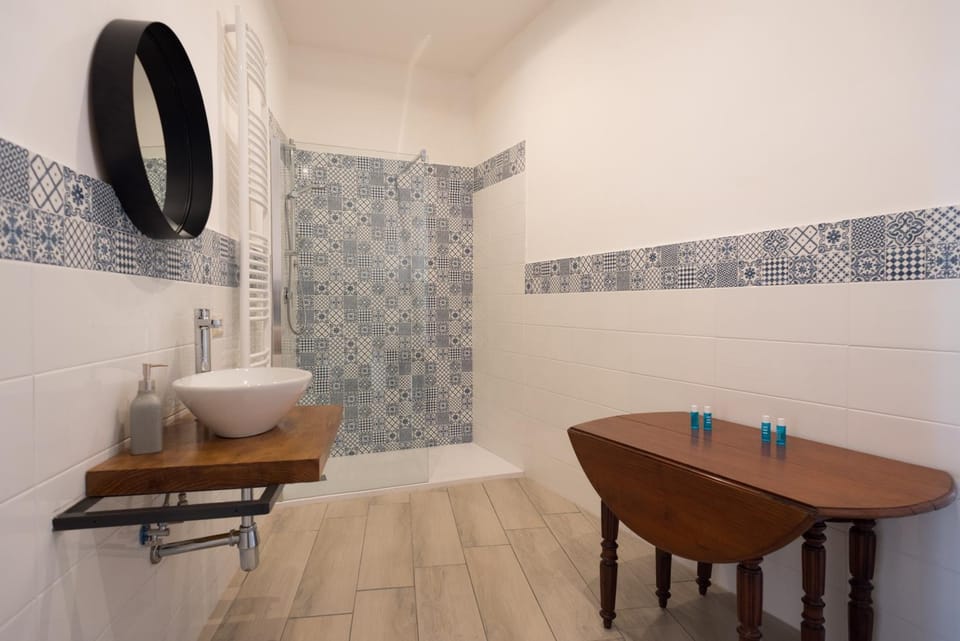 Bathroom, Photo of the whole room