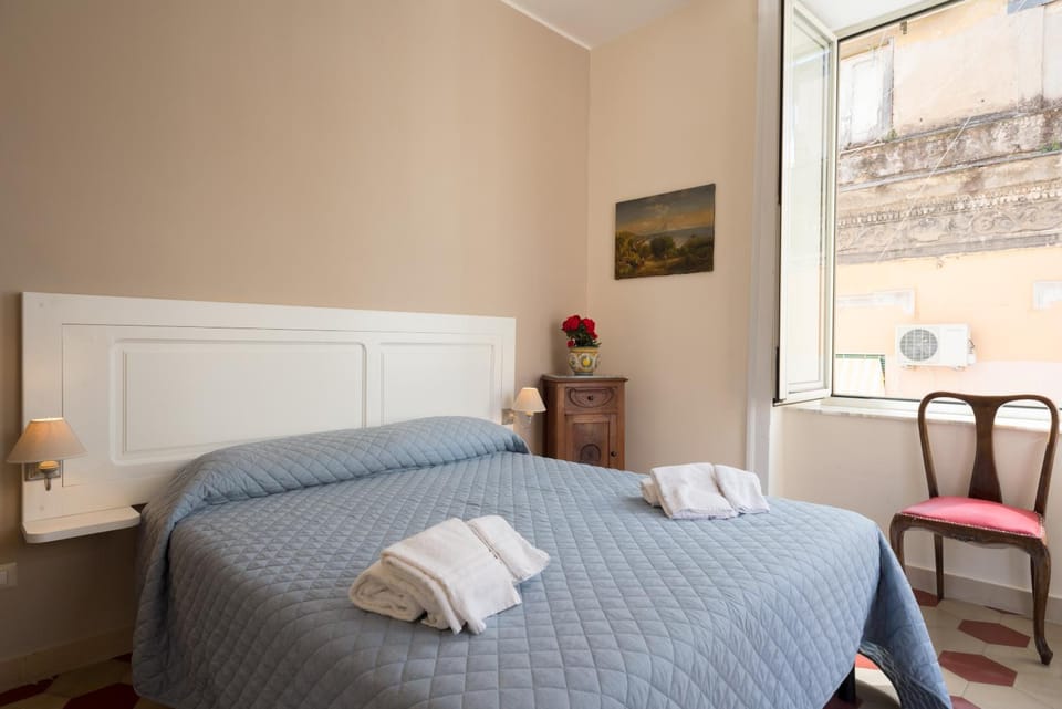 Photo of the whole room, Bedroom, towels