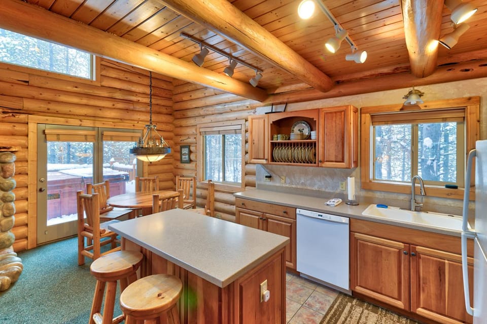 Adventure Lodge House in Island Park