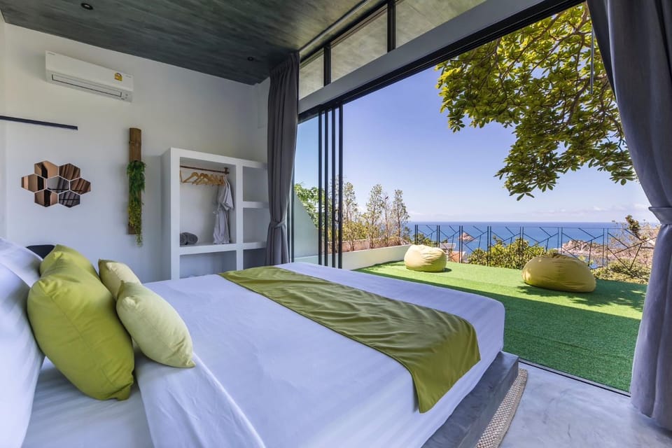 View (from property/room), Balcony/Terrace, Bedroom