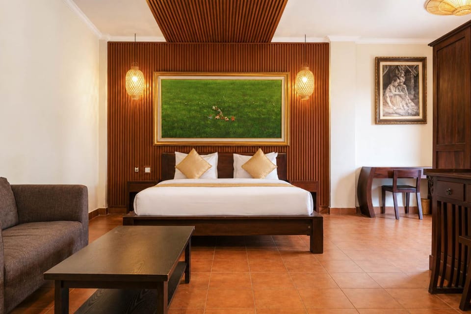Bed, Living room, Photo of the whole room, Seating area, Bedroom, safe, wardrobe