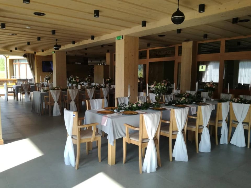 Restaurant/places to eat, Banquet/Function facilities, Breakfast, wedding