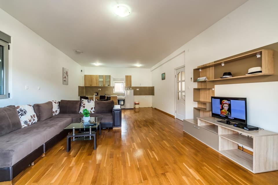 Kitchen or kitchenette, Living room, Dining area