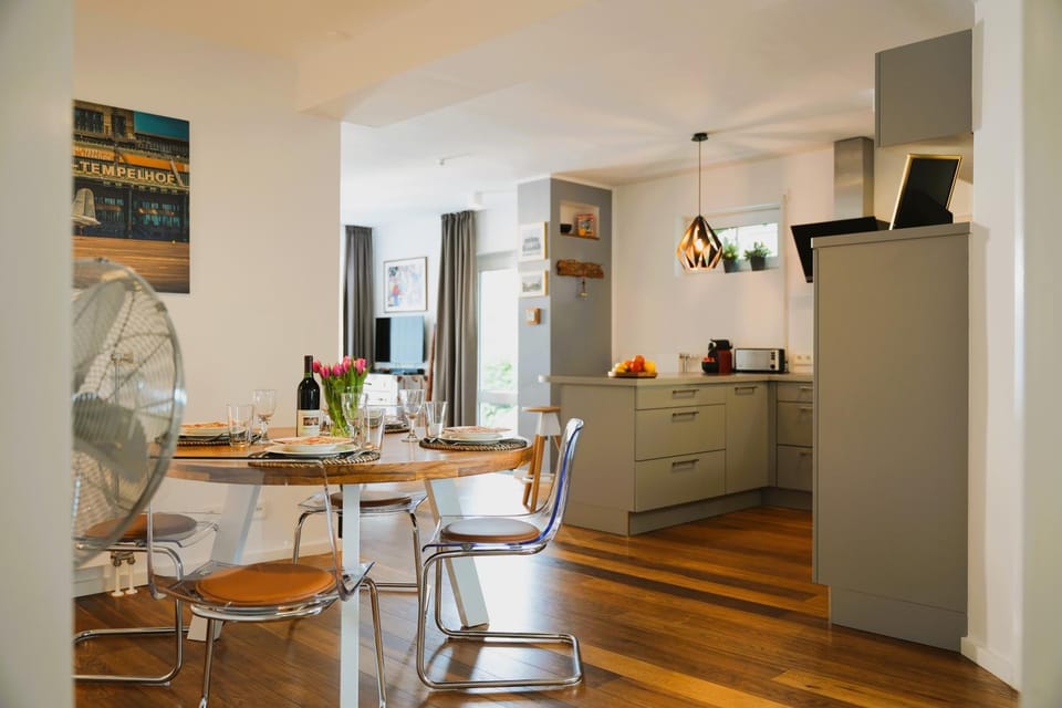 Dining area, kitchen