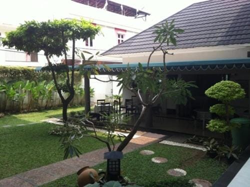 Facade/entrance, Garden