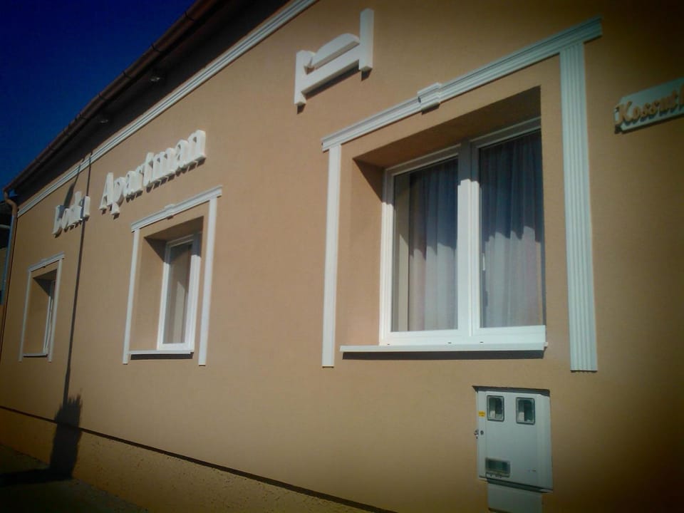 Facade/entrance