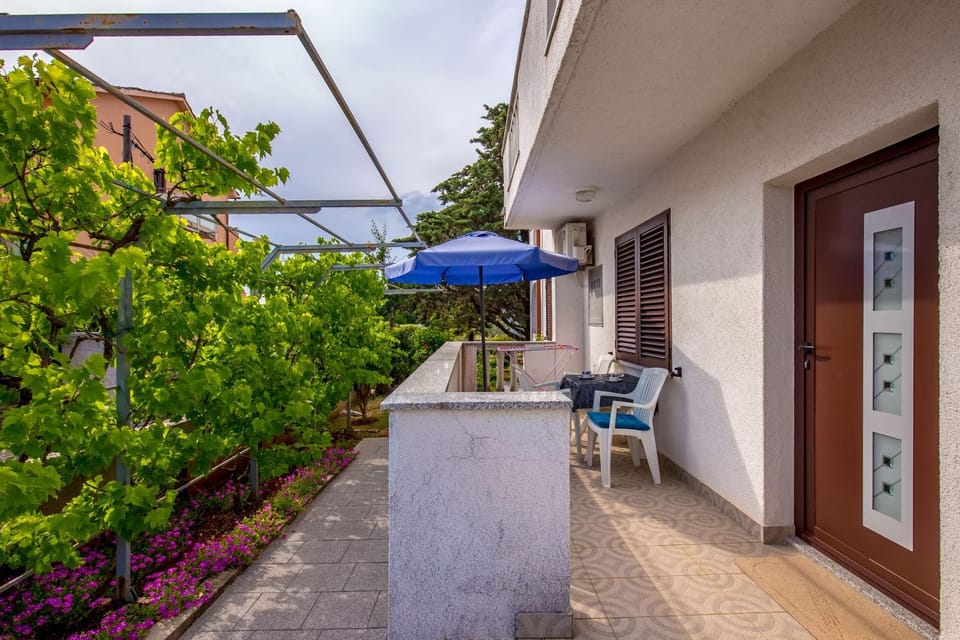Patio, Facade/entrance, Balcony/Terrace