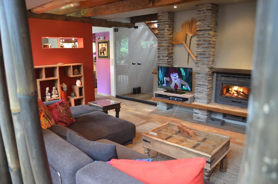 Les Bambous House in Wallonia, Belgium