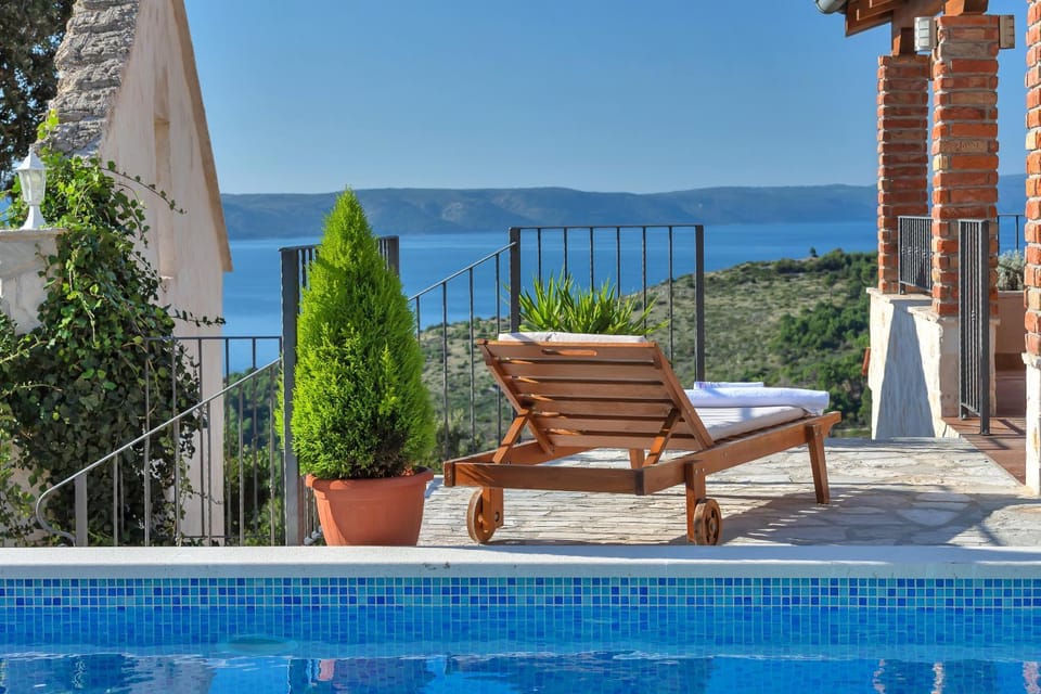 View (from property/room), Balcony/Terrace, Sea view, Swimming pool, sunbed