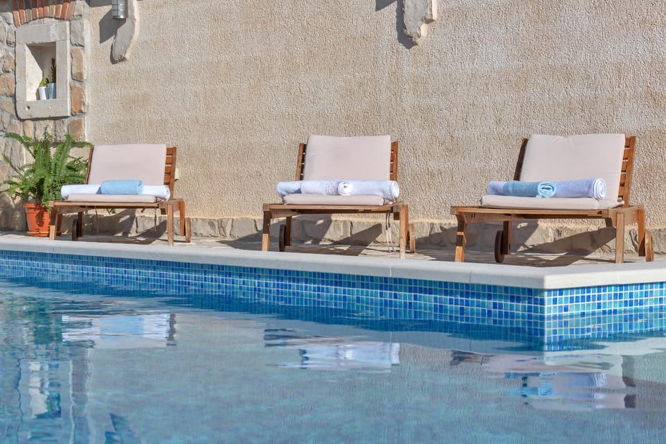 Swimming pool, sunbed
