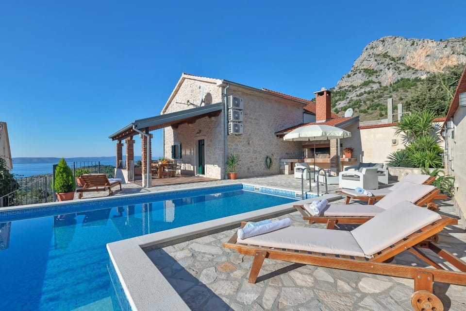 Property building, Sea view, Swimming pool, sunbed