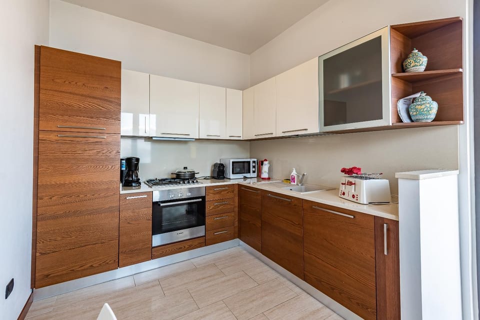 Coffee/tea facilities, Kitchen or kitchenette, dishwasher, oven, stove, toaster