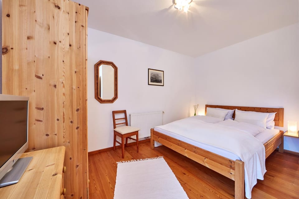 Bed, Decorative detail, Bedroom