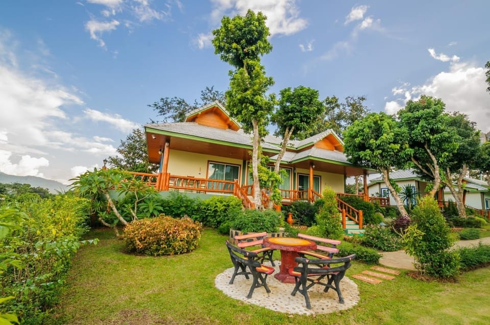 ม่อนชมดอย Resort in Thailand