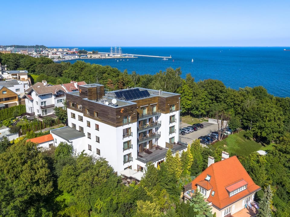 Facade/entrance, Day, Neighbourhood, Bird's eye view, Summer