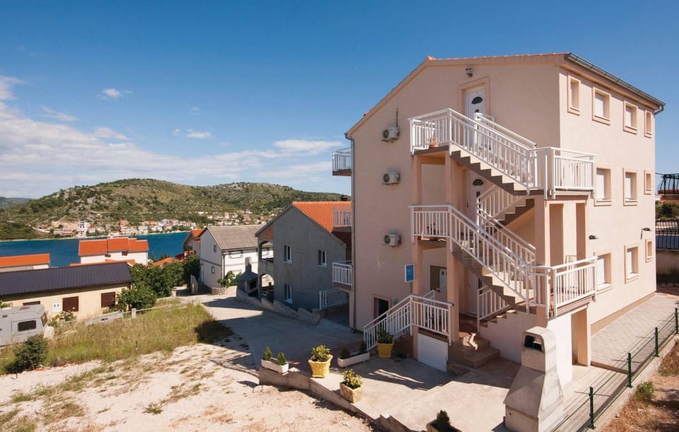 Property building, Facade/entrance, Off site