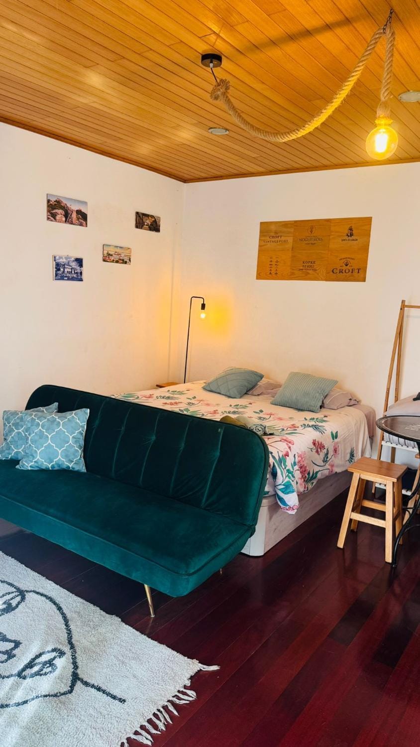 Communal lounge/ TV room, Bed, Living room, Bedroom