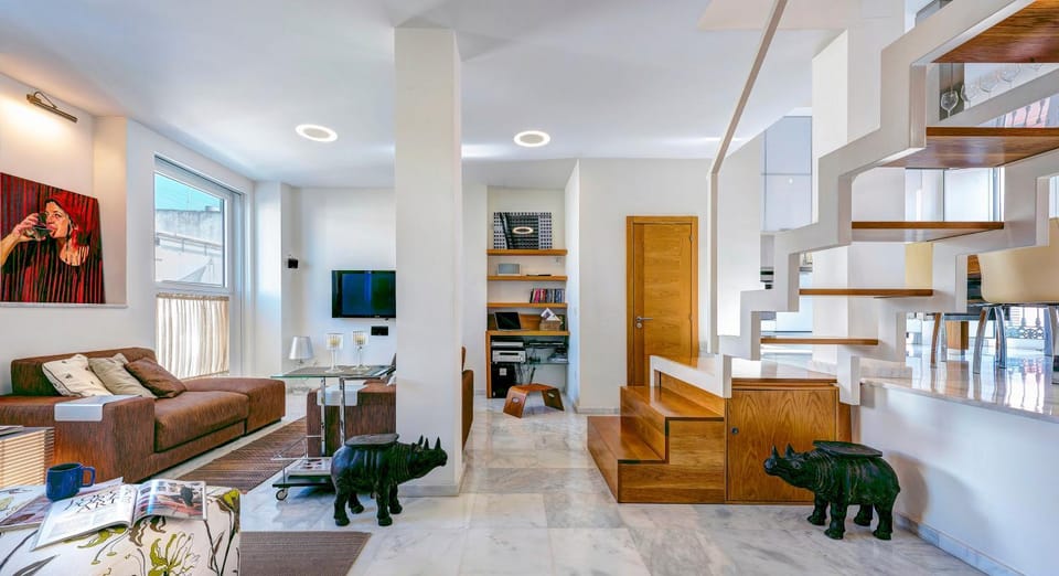 Library, TV and multimedia, Living room, Photo of the whole room, Decorative detail, Seating area