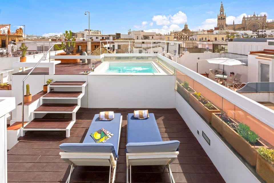 Property building, Day, View (from property/room), Balcony/Terrace, Living room, City view, Swimming pool, sunbed