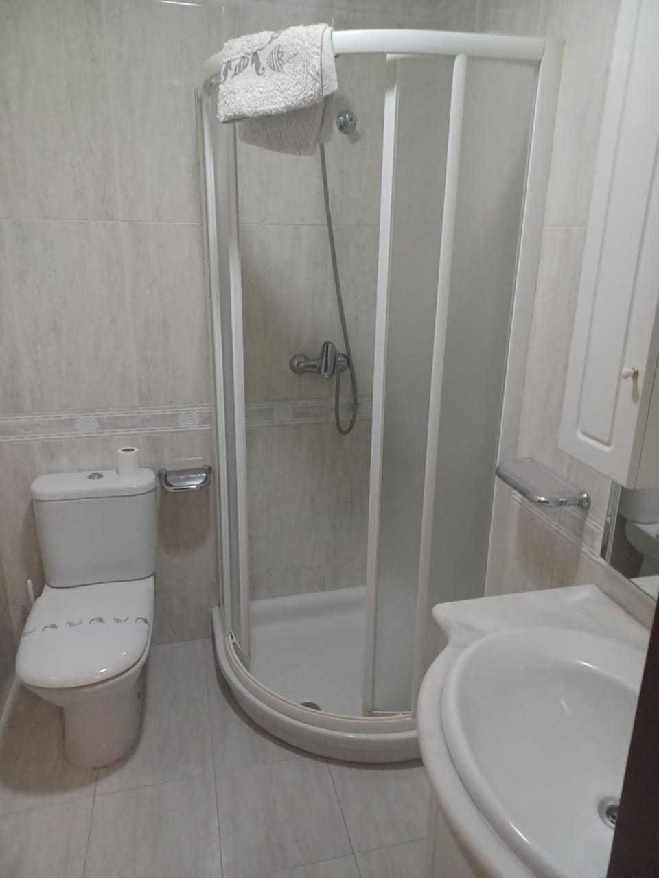 Shower, Toilet