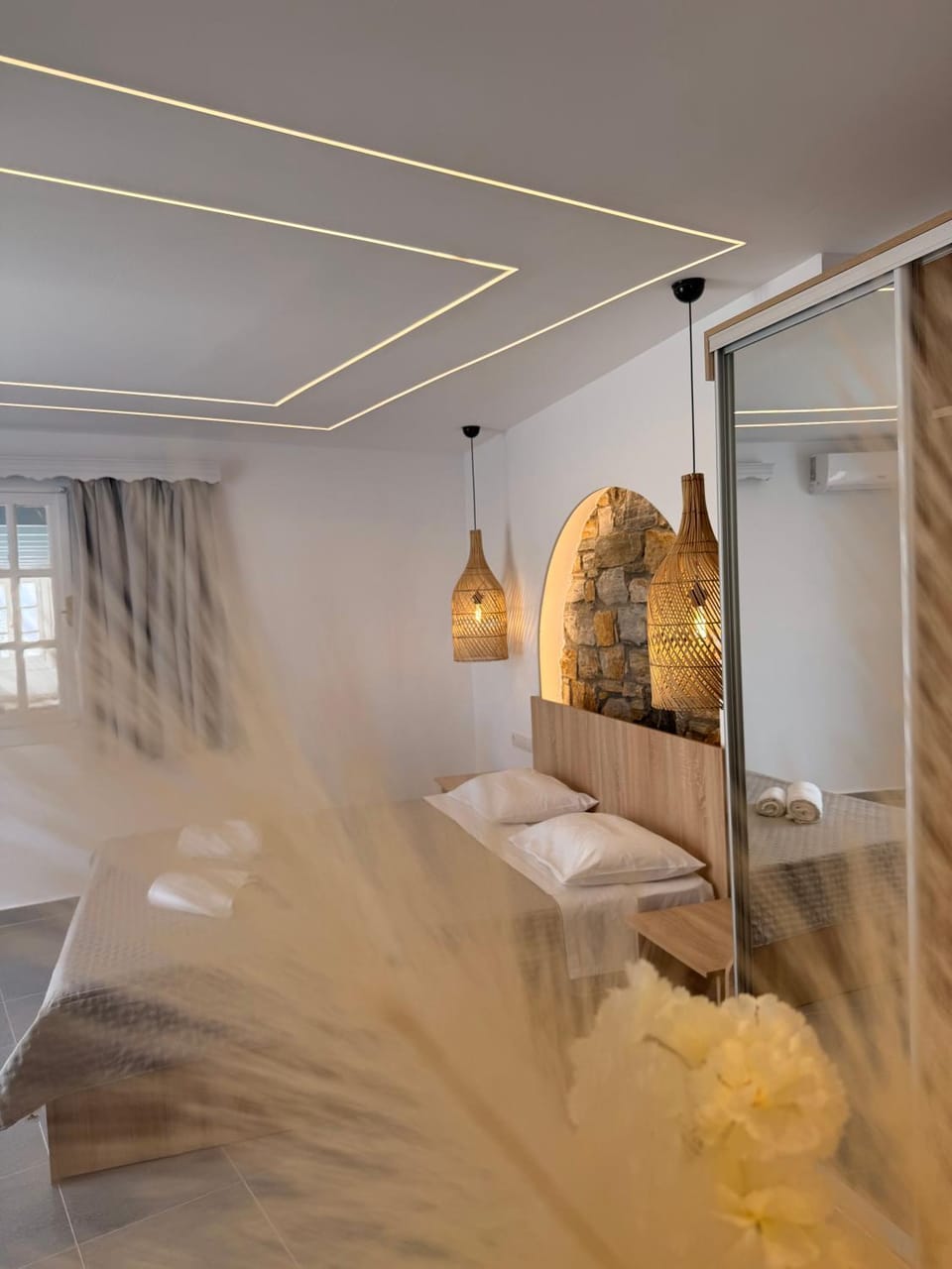 Photo of the whole room, Bedroom