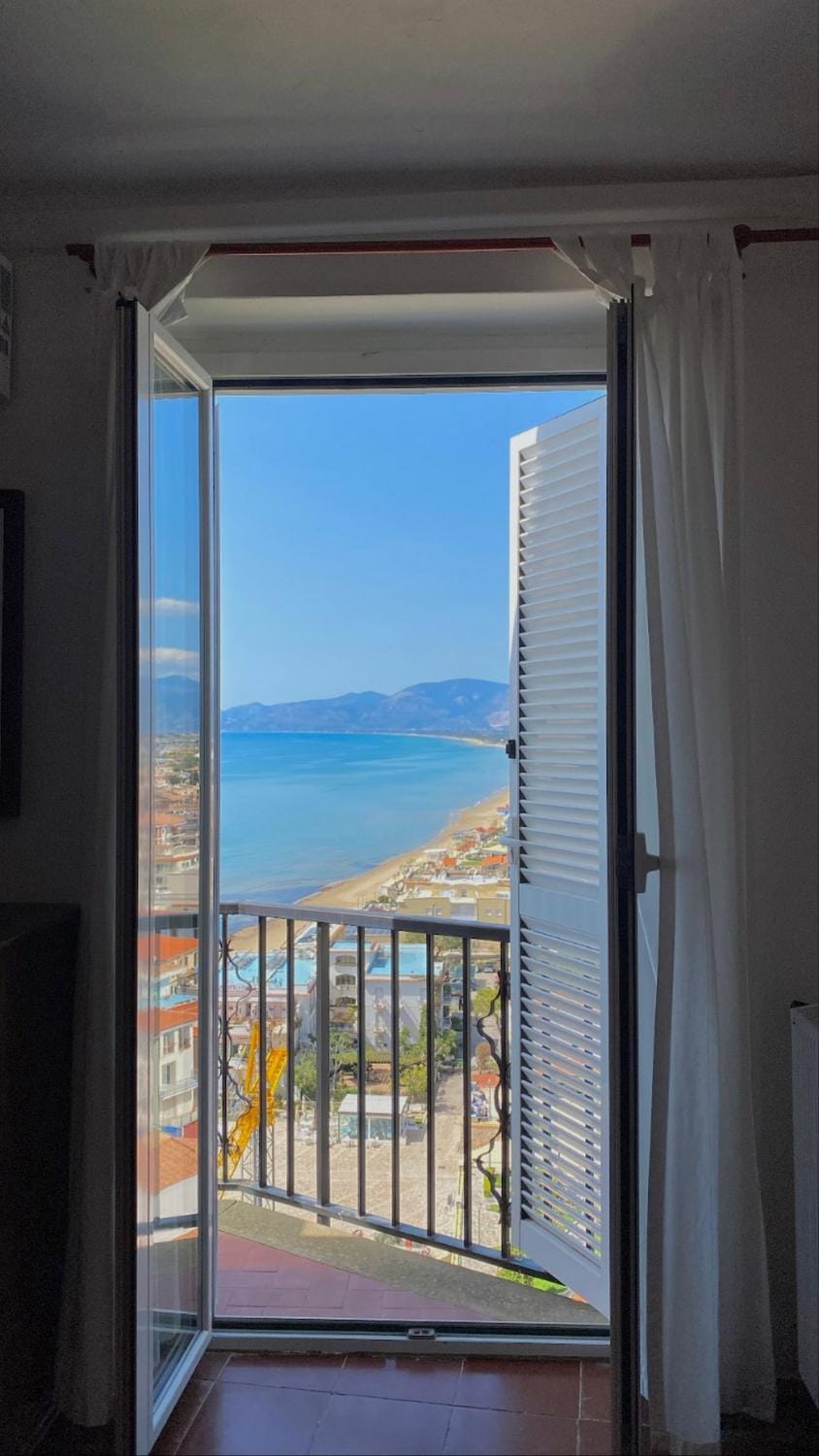 View (from property/room), Balcony/Terrace, Bedroom, Sea view
