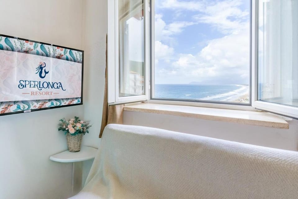 Living room, Sea view
