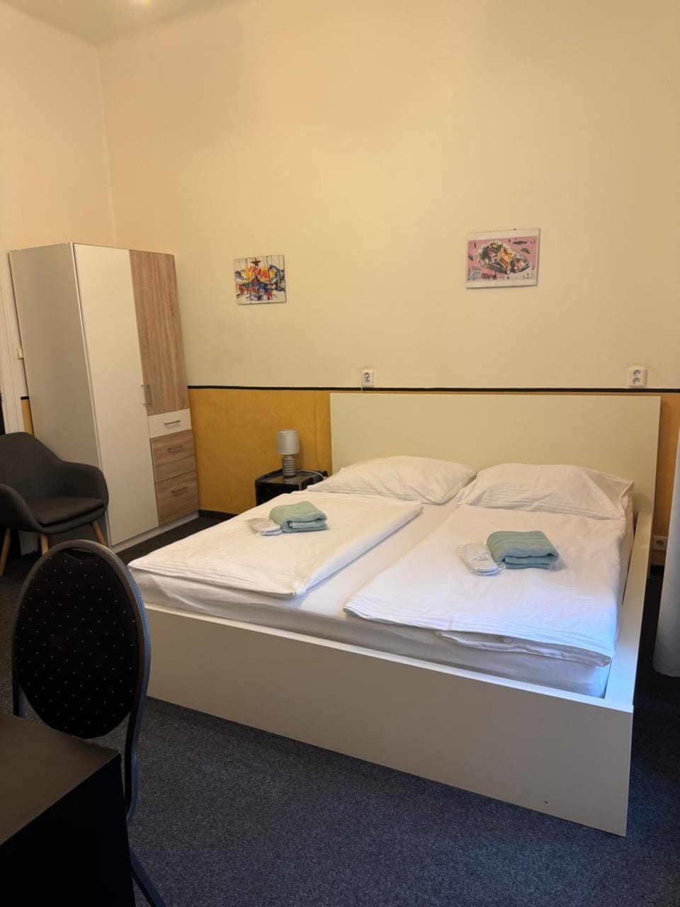 Bed, Photo of the whole room