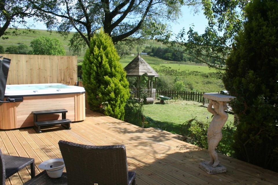 Garden, Hot Tub, View (from property/room)
