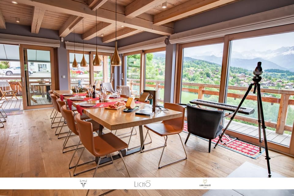 Balcony/Terrace, Dining area, Mountain view
