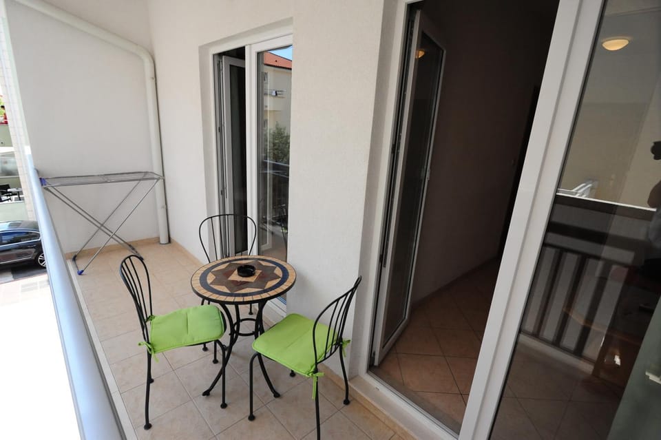Apartments Knežević Apartment in Makarska
