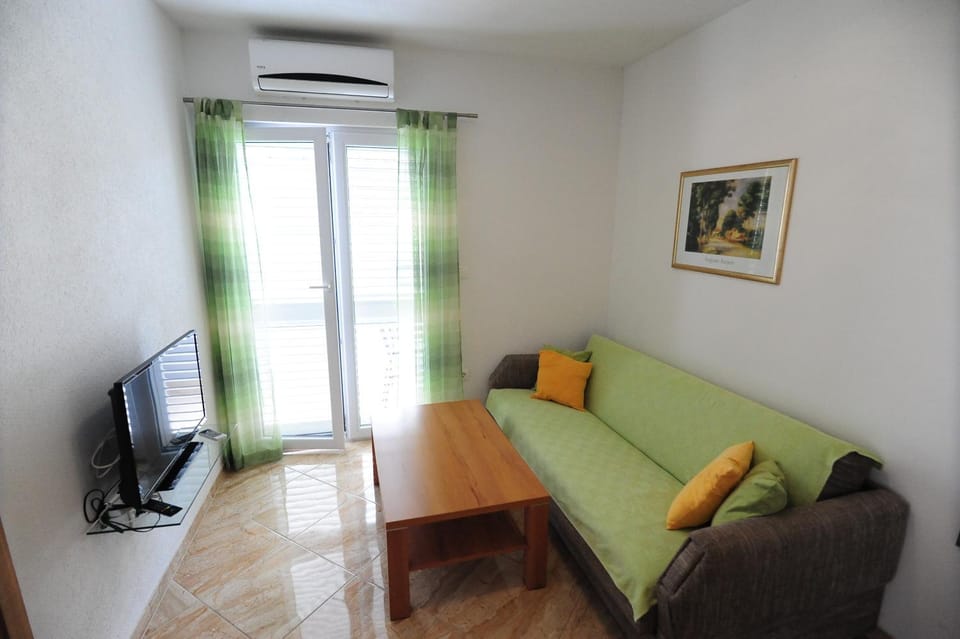 Apartments Knežević Apartment in Makarska