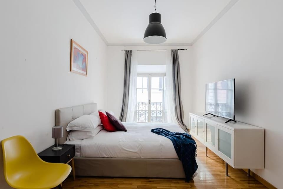Communal lounge/ TV room, Bed, TV and multimedia, Living room, Photo of the whole room, Seating area, Bedroom, hair dresser