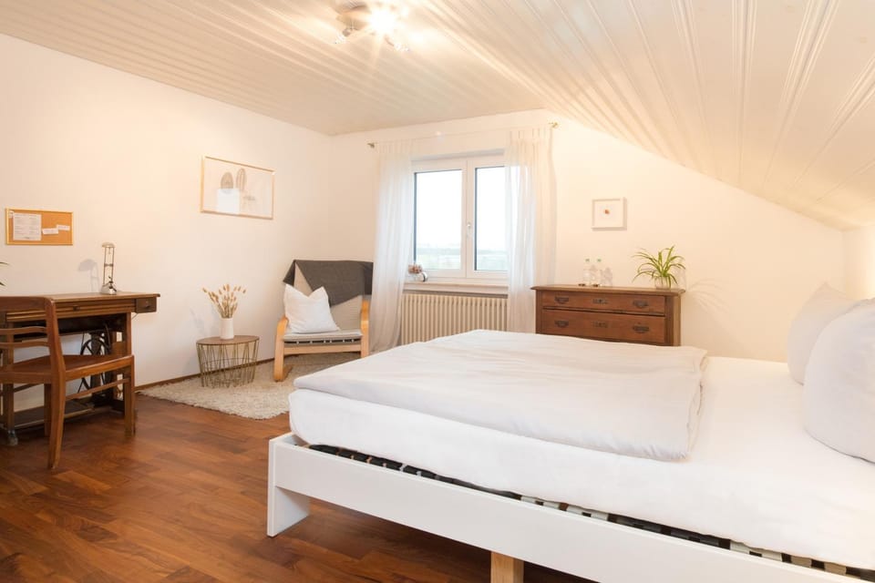Photo of the whole room, Bedroom