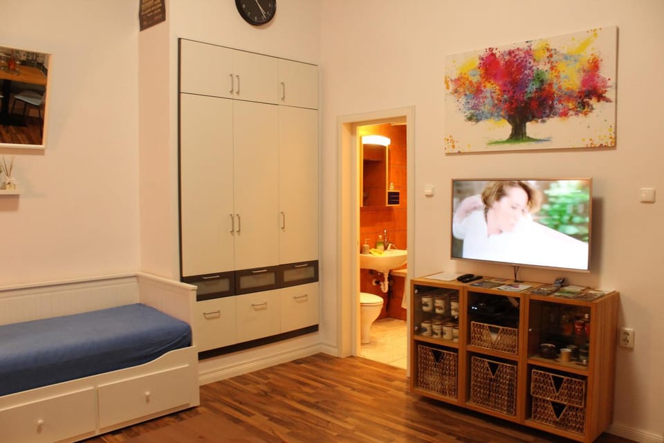 Communal lounge/ TV room, Living room, Seating area