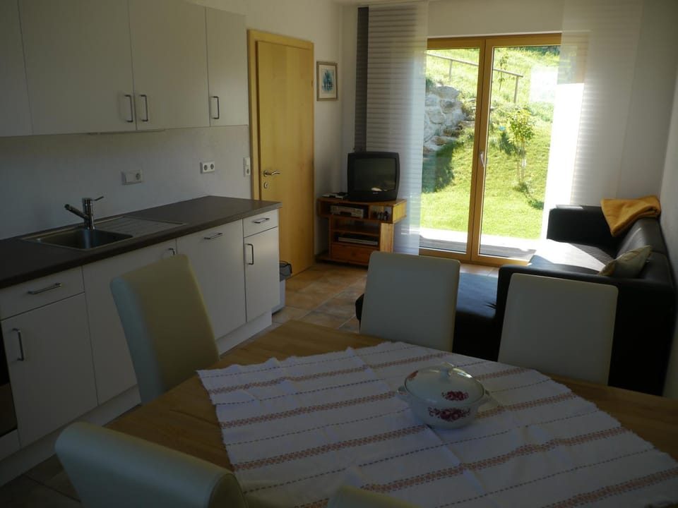 Day, Dining area