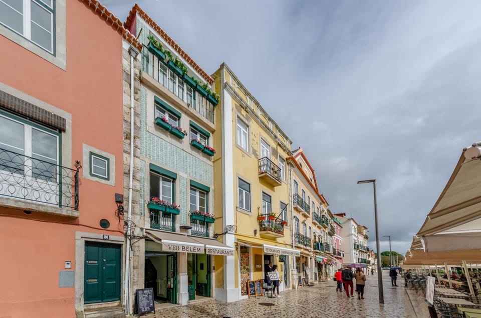 Property building, Restaurant/places to eat, Facade/entrance, Off site