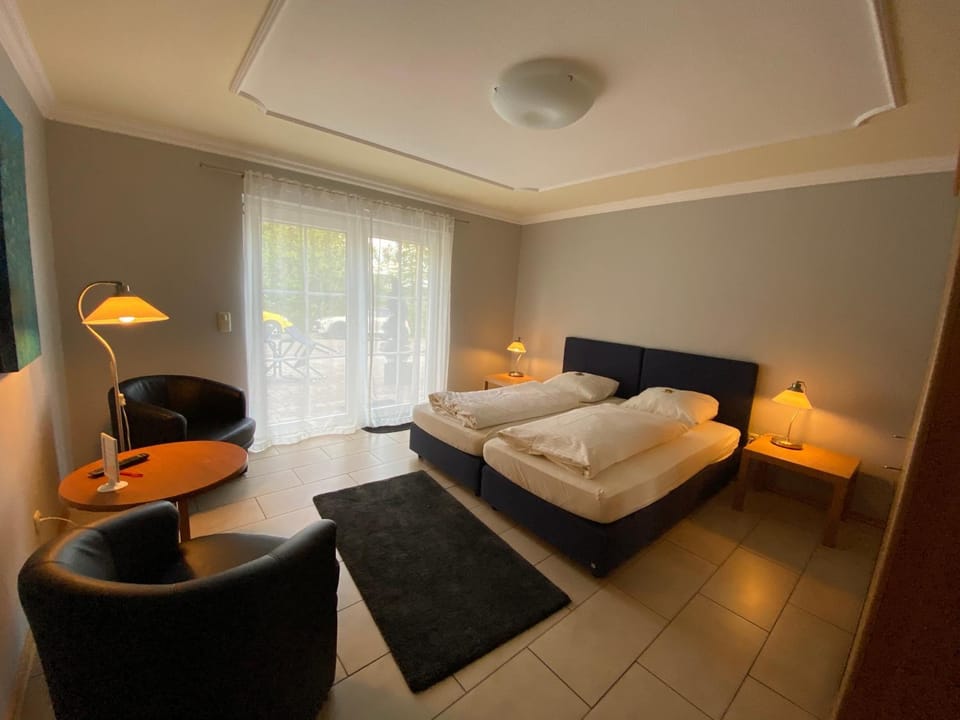 Photo of the whole room, Seating area