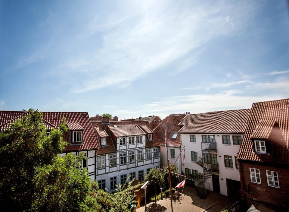 Neighbourhood, City view, Garden view, Location