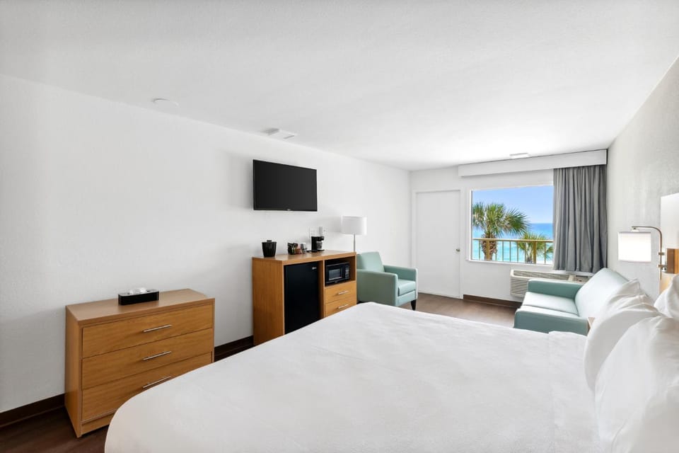 Bed, Photo of the whole room, Seating area, Sea view