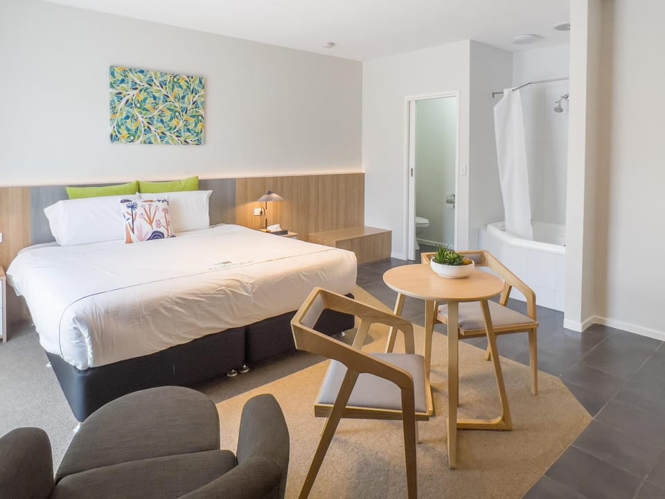 Bed, Bedroom, Area and facilities
