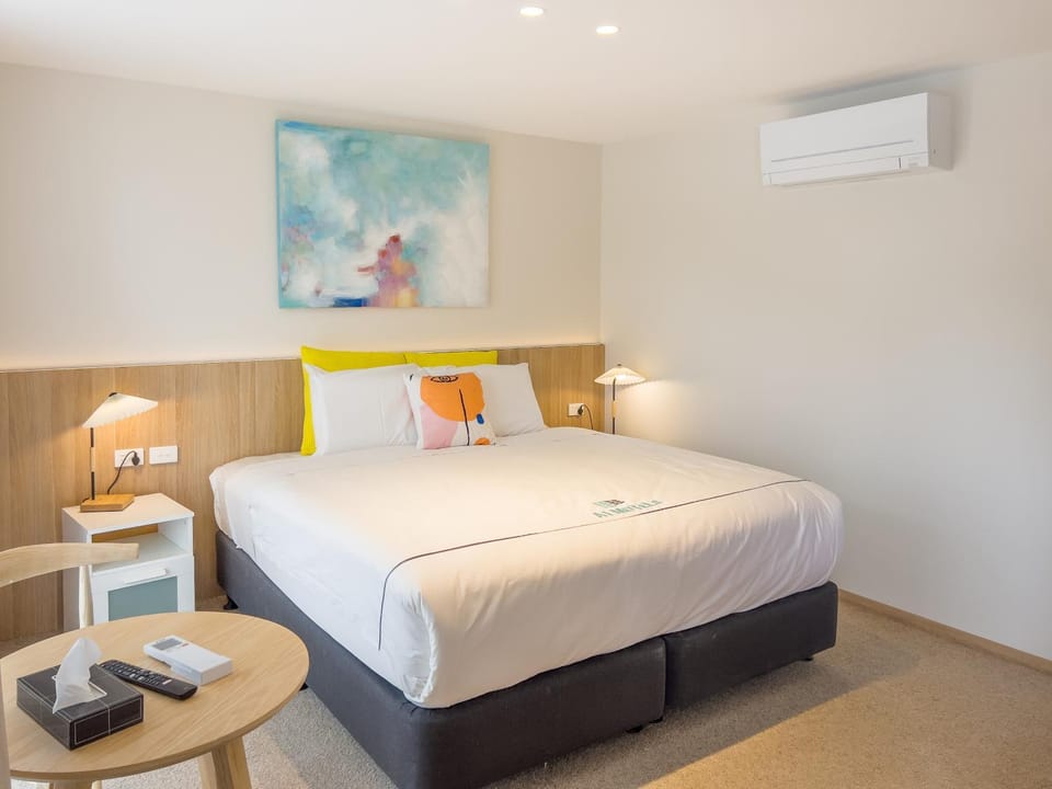 Bed, Bedroom, air conditioner